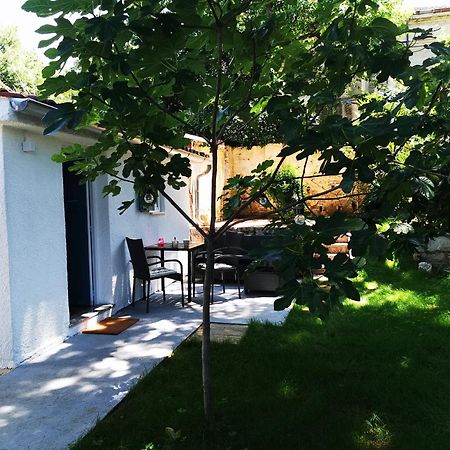 Lux Apartments In Downtown Pula Bagian luar foto
