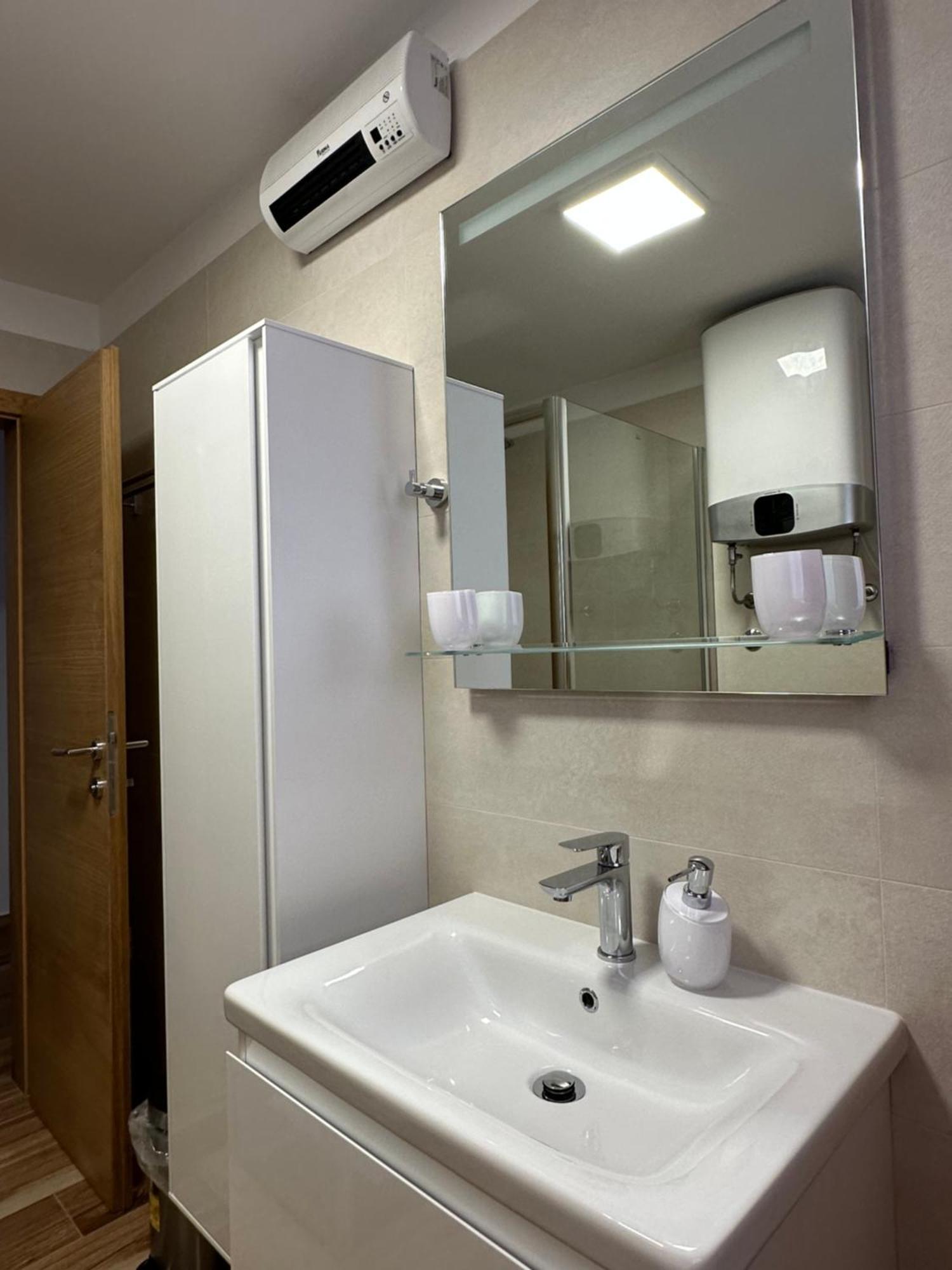 Lux Apartments In Downtown Pula Bagian luar foto