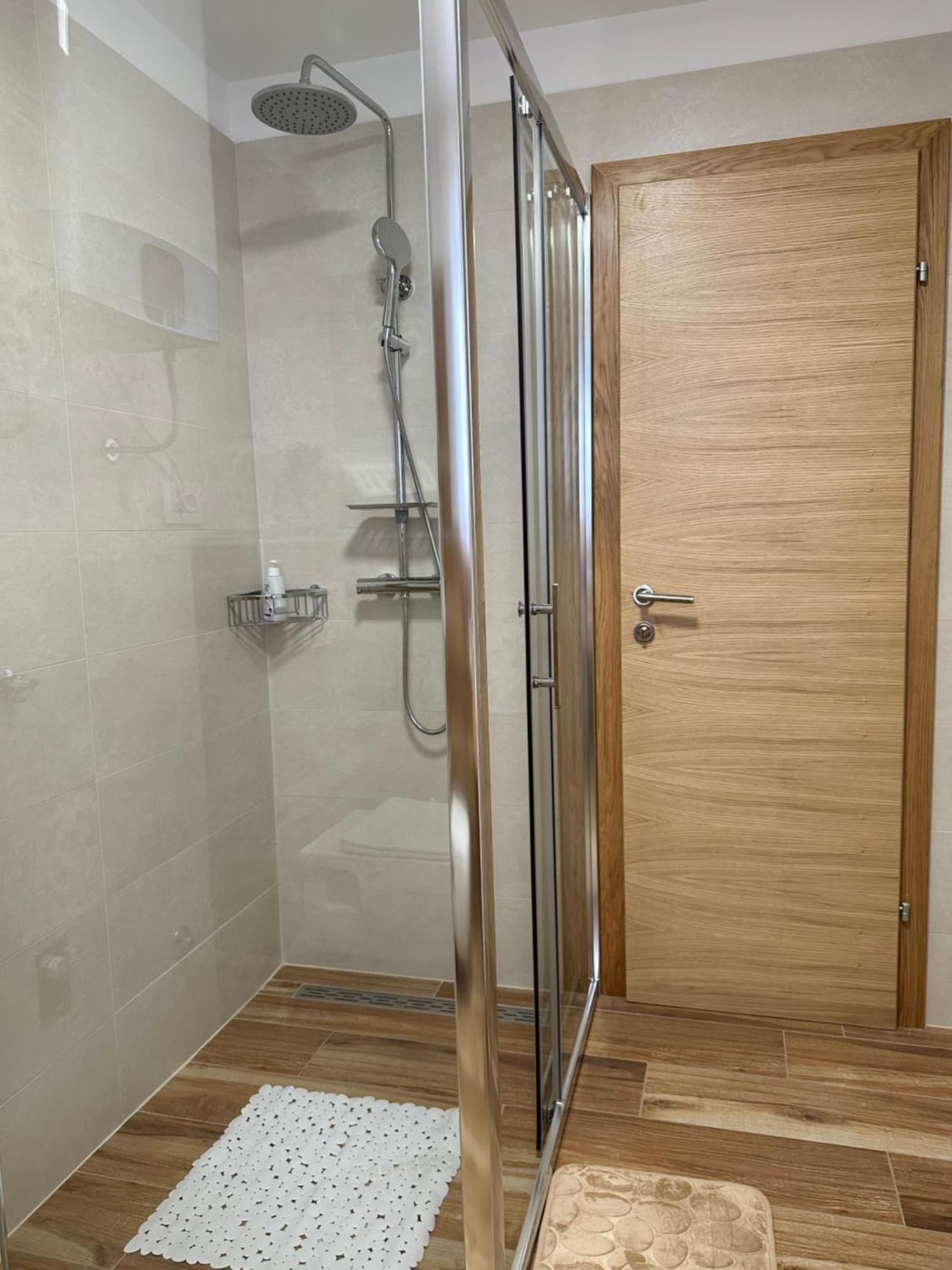 Lux Apartments In Downtown Pula Bagian luar foto