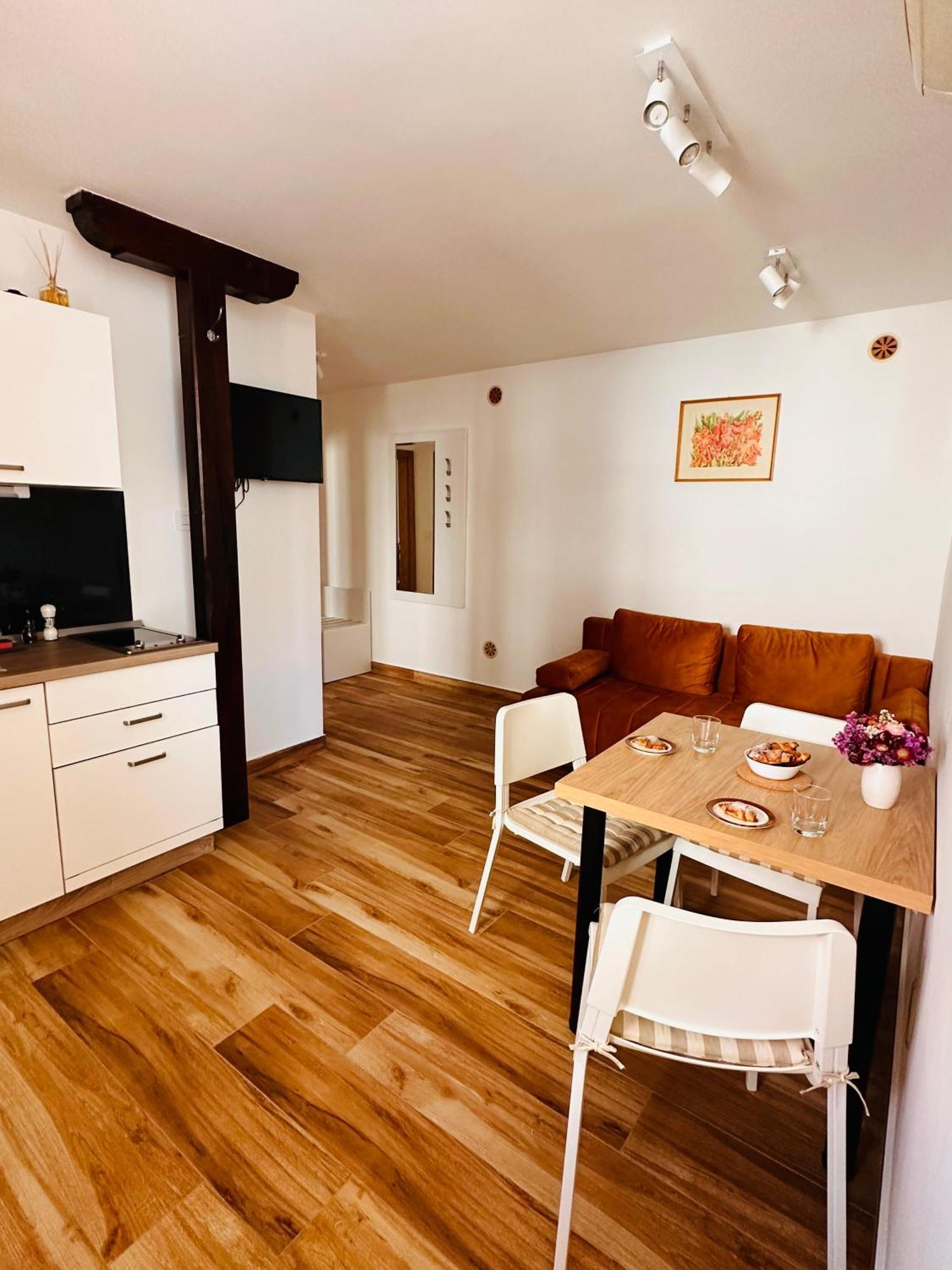 Lux Apartments In Downtown Pula Bagian luar foto