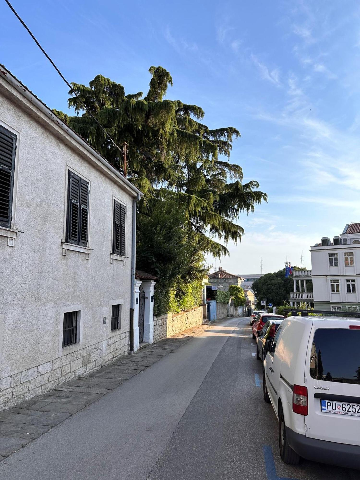 Lux Apartments In Downtown Pula Bagian luar foto