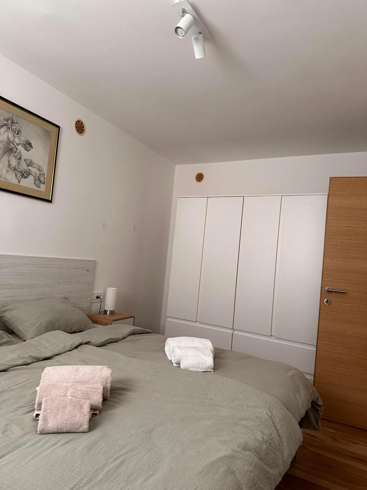 Lux Apartments In Downtown Pula Bagian luar foto