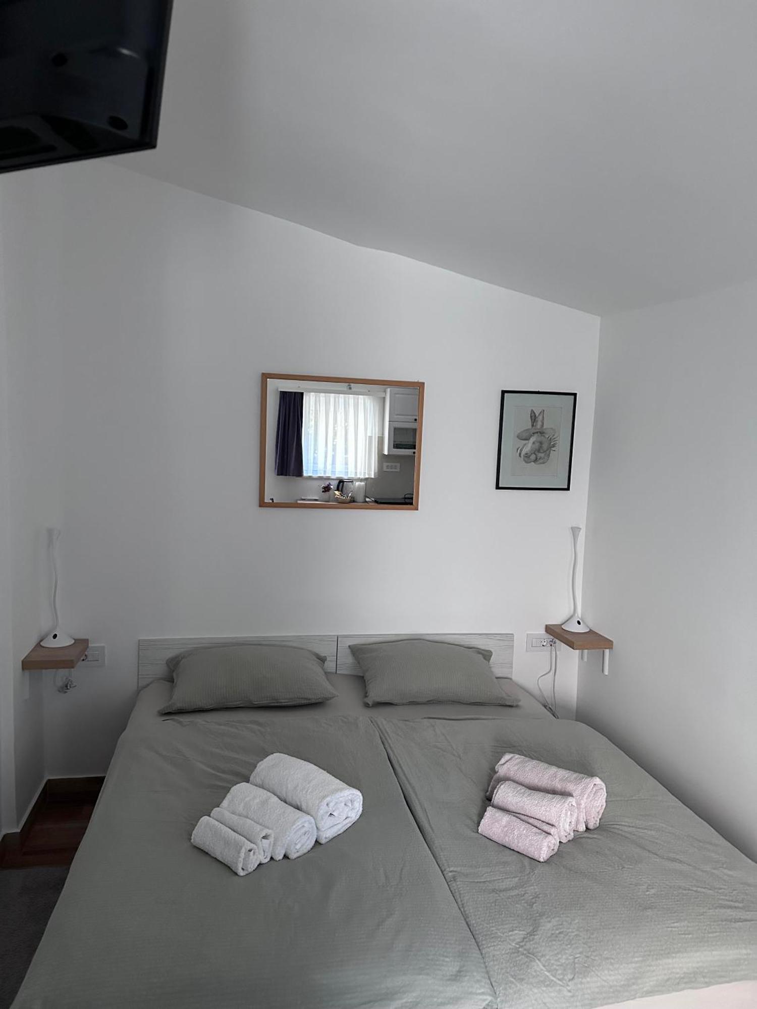 Lux Apartments In Downtown Pula Bagian luar foto
